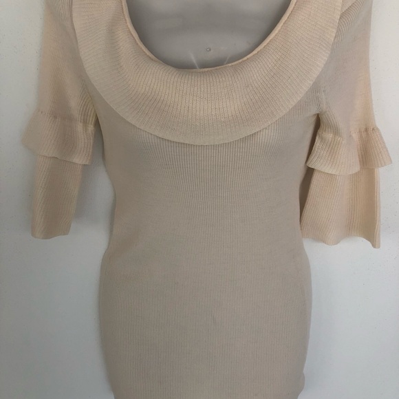 Dolce & Gabbana Cashmere Cream Cowl Neck Sweater. Size 38 - Picture 5 of 9